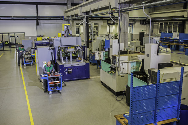 制造工厂的工人图片下载