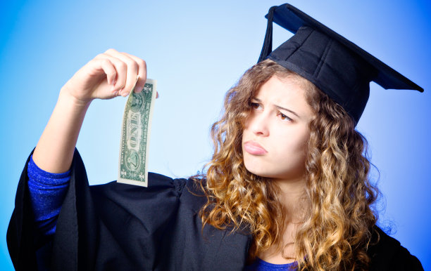 毕业生并不总是能挣大钱图片下载