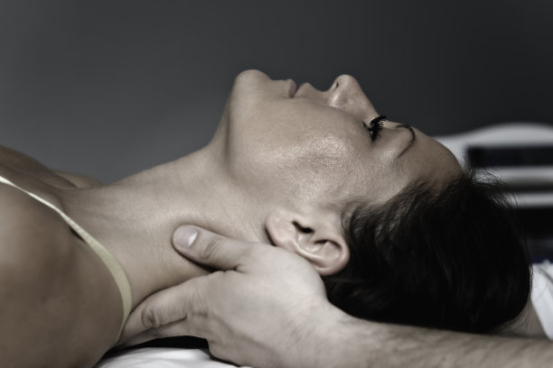 颈部按摩治疗图片下载