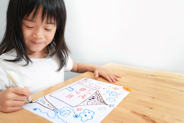 孩子画画图片下载