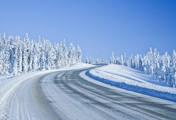 远程冬季公路图片下载