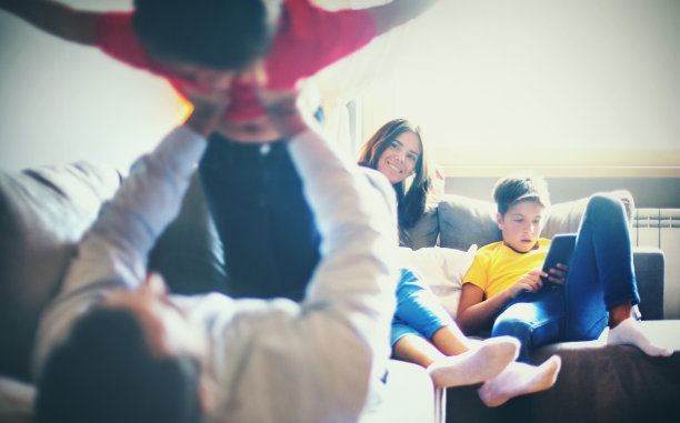 家庭时间。图片下载