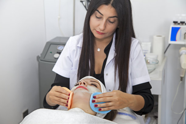 脸上皮肤护理图片下载