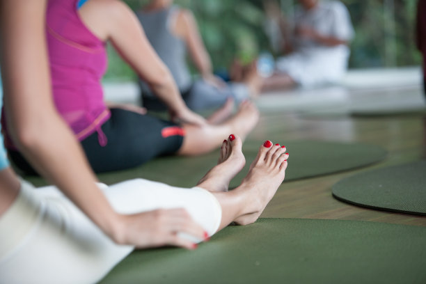 女人做瑜伽图片下载