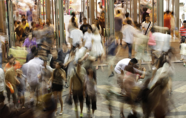 上海购物中心里忙碌的人们图片下载