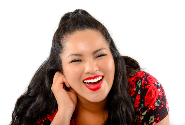 一个快乐的年轻女人的肖像图片下载