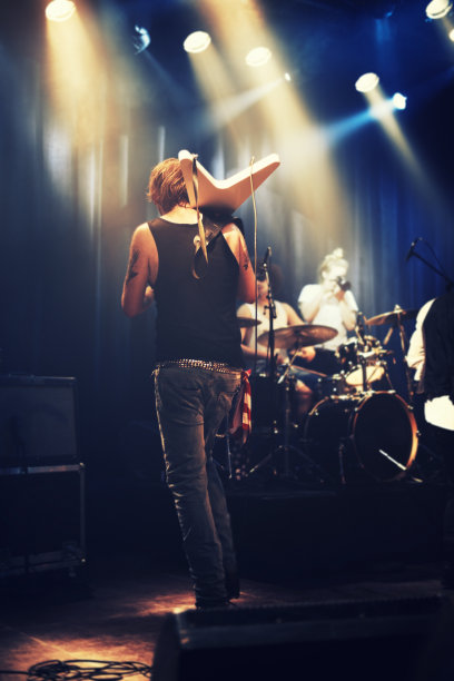 六弦的牛仔图片下载