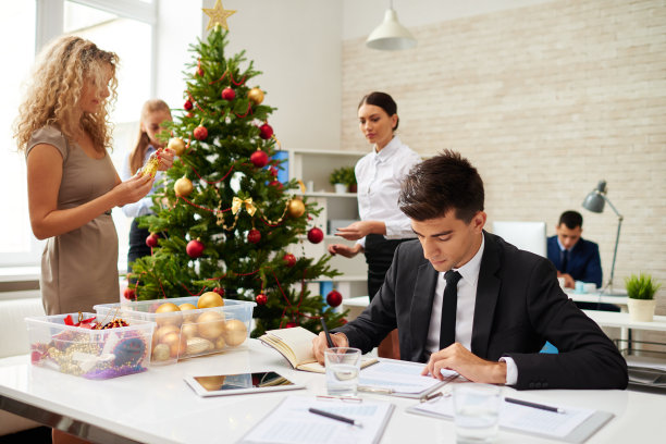 正在为新年做准备图片下载