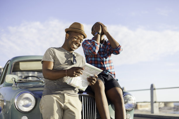 两个非洲朋友的公路旅行图片下载