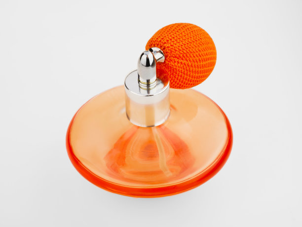 白色的香水瓶图片下载