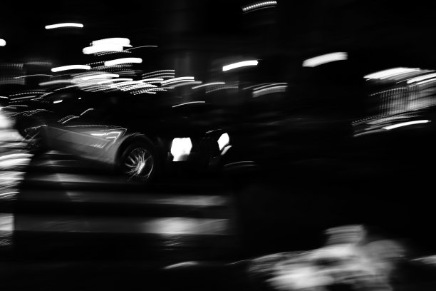 夜晚的汽车图片下载