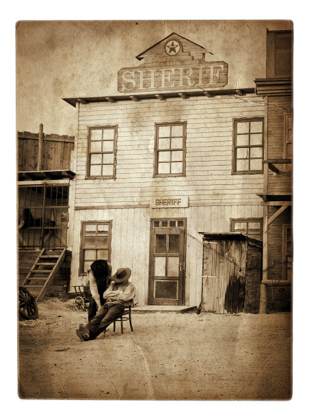 警长和他的副手在警长办公大楼前图片下载