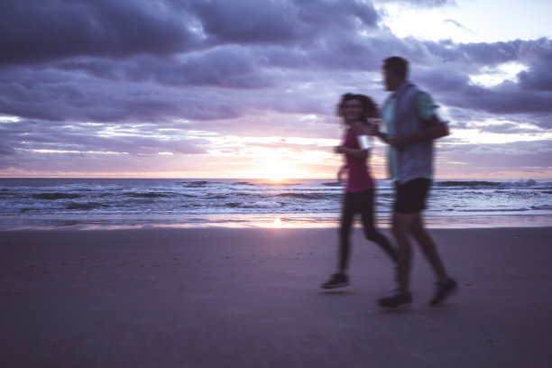 运行在日出图片下载