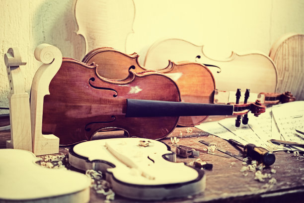 小提琴制造商的表图片下载