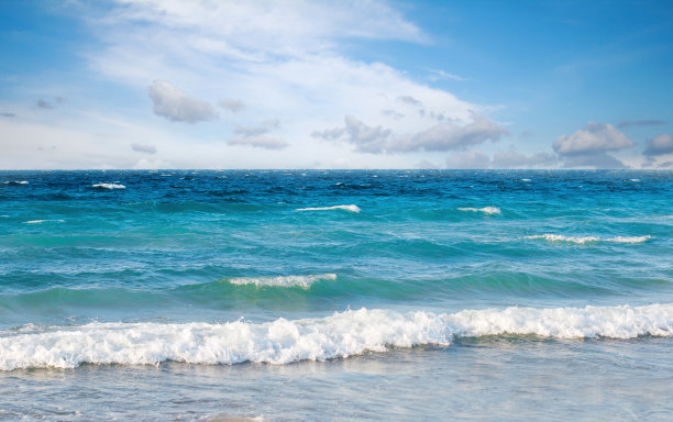 海滩上的海浪图片下载