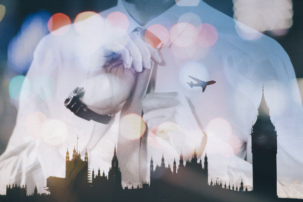 商人调整领带-商务旅行伦敦概念图片下载