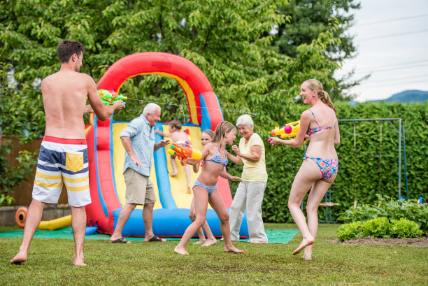 人们喜欢泳池派对图片下载