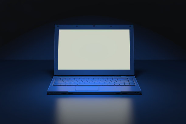 在黑暗环境下使用笔记本电脑图片下载