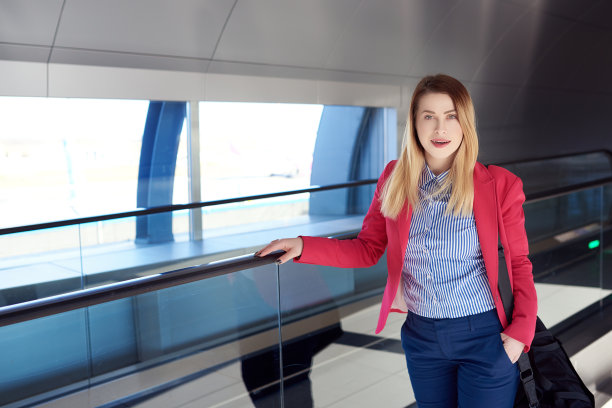 机场女商人图片下载