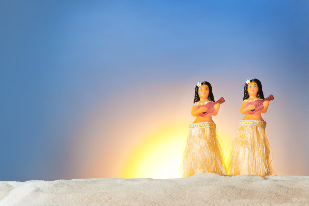 夏威夷日落草裙舞玩具雕像图片下载