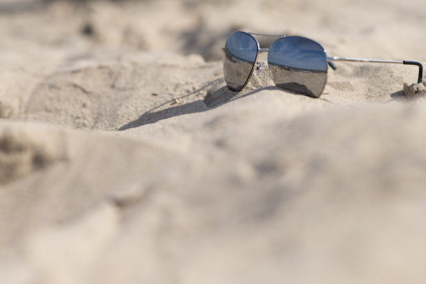 海滩太阳镜图片下载