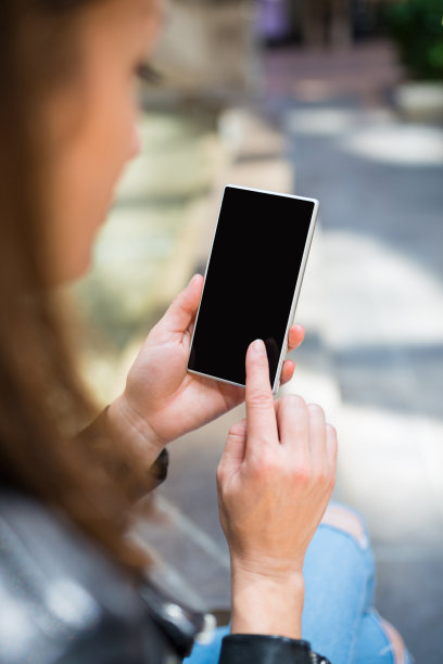 使用手机的人图片下载