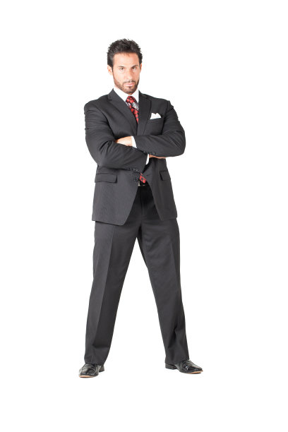 双臂交叉站着的商人图片下载