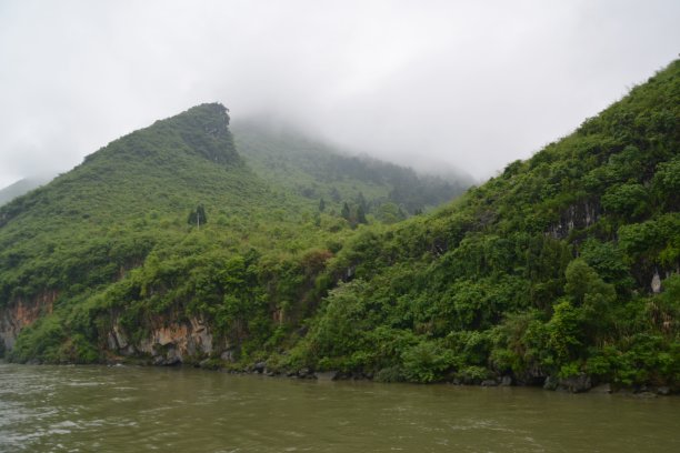 中国广西地区的漓江喀斯特风光图片下载