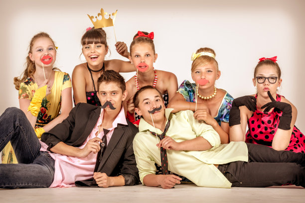 青少年在开玩笑图片下载