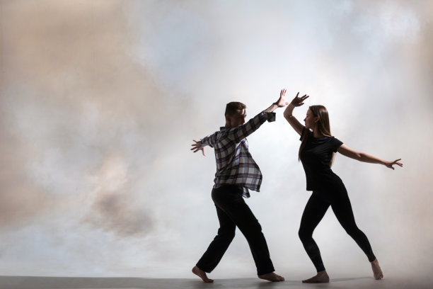 跳舞的二重唱图片下载