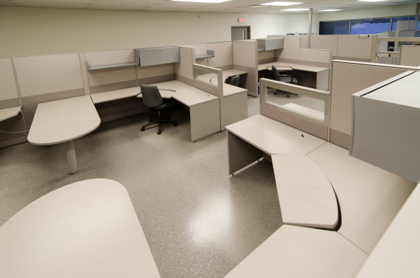 空荡荡的工作隔间是米色的图片下载