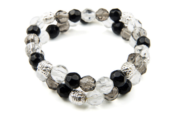 白色背景上的石头手镯图片下载