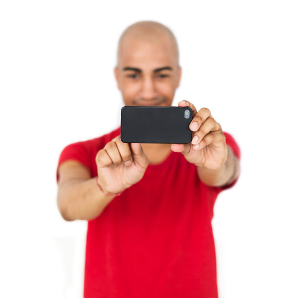 用智能手机拍照的年轻人图片下载