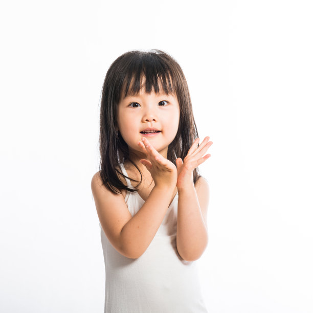 工作室拍摄的可爱的亚洲女孩图片下载