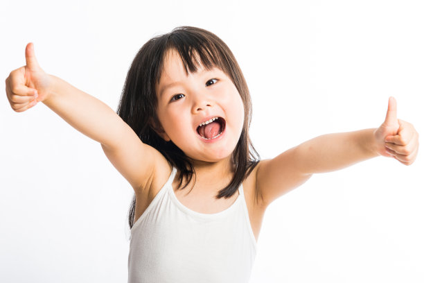 工作室拍摄的可爱的亚洲女孩图片下载