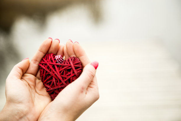 人心在人手中图片下载