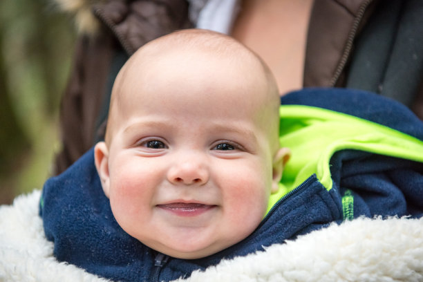 微笑的孩子图片下载