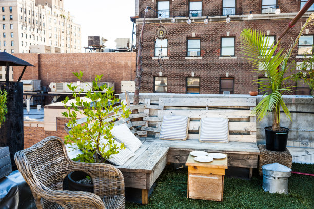 纽约东村的独家屋顶图片下载