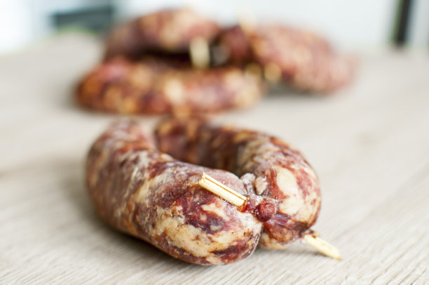 香肠和更多的香肠图片下载