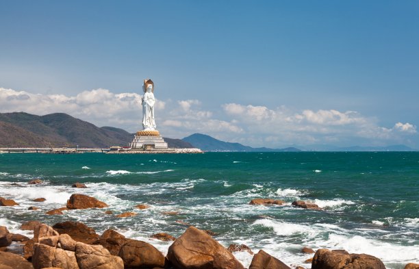 中国海南省三亚市海边的观音雕像图片下载