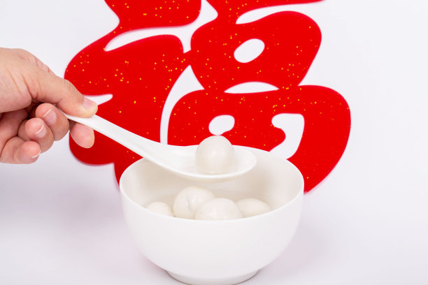 剪纸“福”上的汤圆素材图片