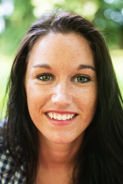 年轻女子肖像图片下载