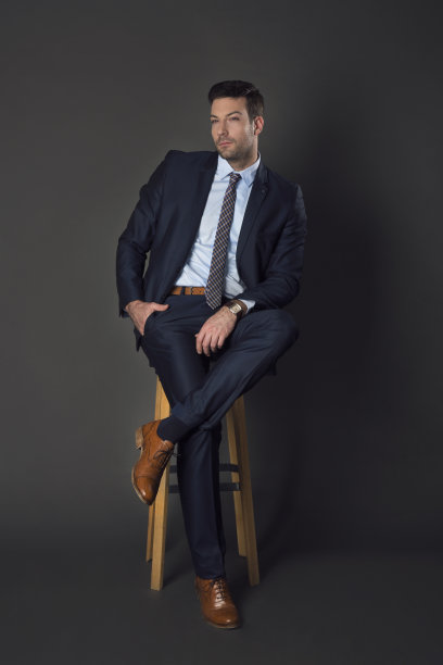 先生是摆姿势图片下载