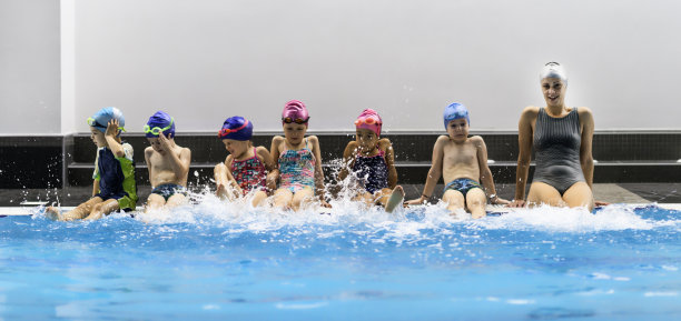 儿童游泳学校图片下载