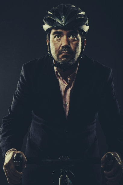 骑自行车的人图片下载