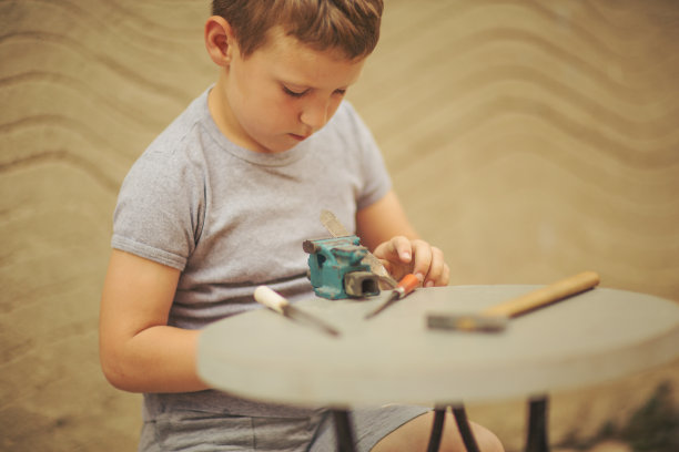 男孩让火箭图片下载