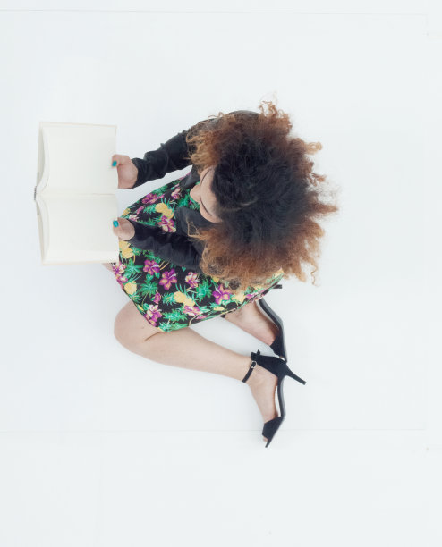 休闲女人读书图片下载