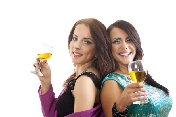 朋友们在聚会上祝酒图片下载