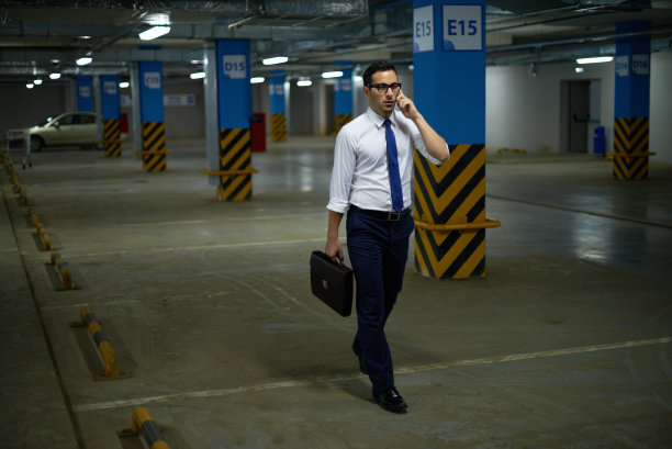 呼叫地下停车场图片下载