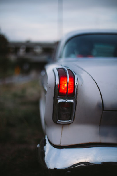 古董汽车尾灯近图片下载